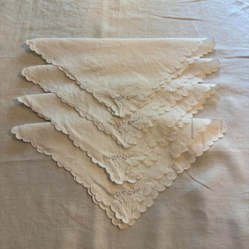 Vintage Linen Tea Tablecloth 4 Napkins Set White Floral Eyelet Scalloped Edge
